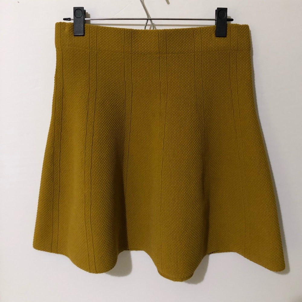 Zara Basic Solid Mustard A-Line Skirt Elastic Waist Size Large.